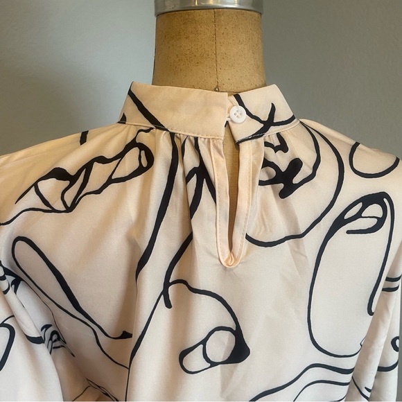 SZ S Cream and Black Abstract Face Blouse - Picture 8 of 10
